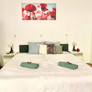 Sweet Warm With Big Bed Near New York Cafe Free Coffee Apartmán